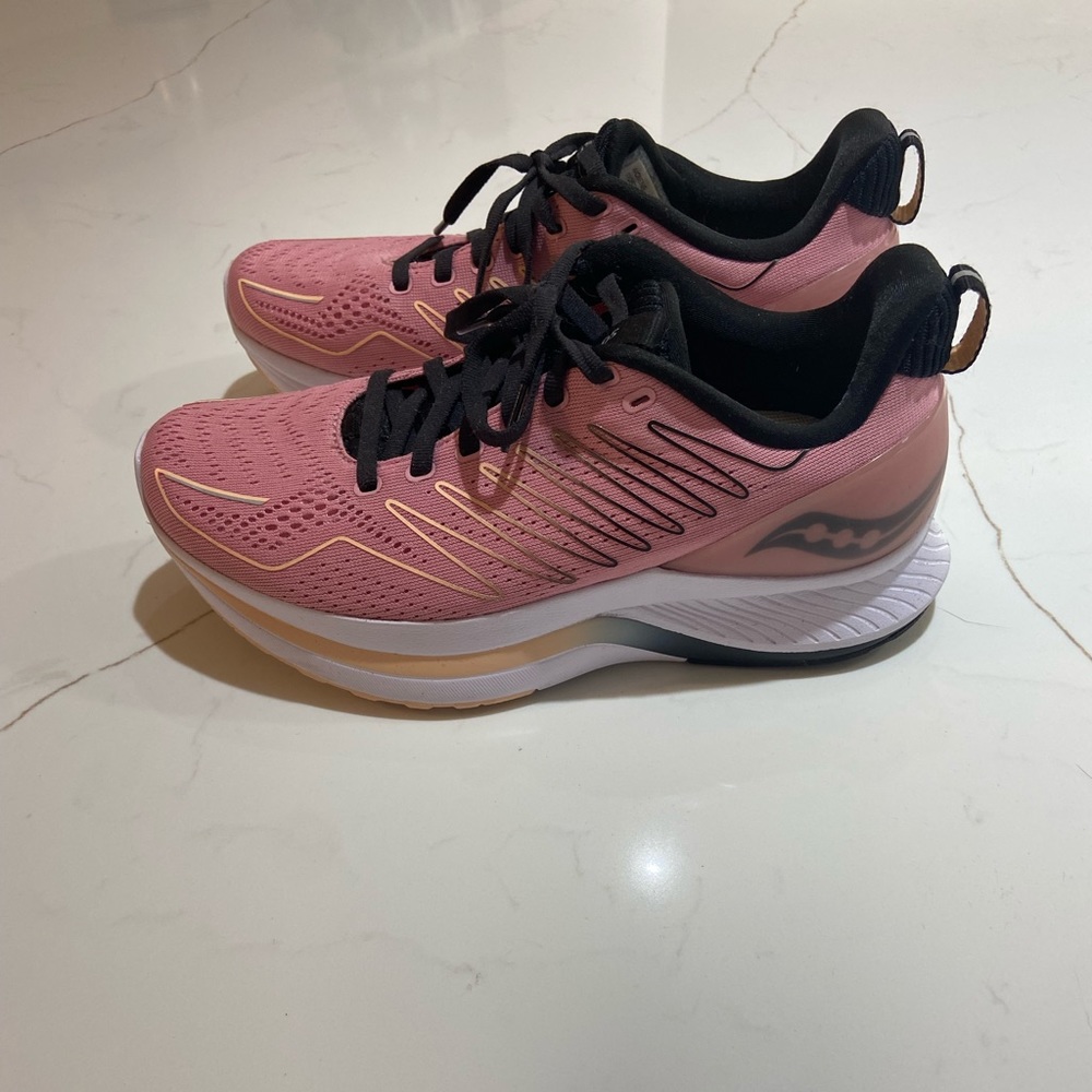 Saucony endorphin shifts in color “rose water”